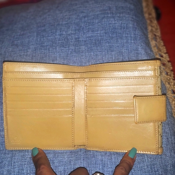 Vintage Gucci bifold w/ tassels 233053•2184 - Picture 6 of 8
